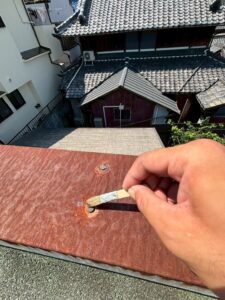 雨漏り原因部笠木板金シール工事 プライマー塗布